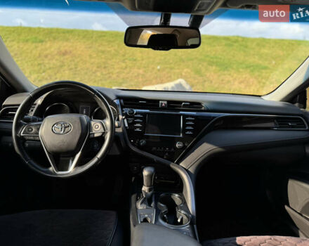 Тойота Камри 2020 в Днепре (Днепропетровске) на Automoto.ua Белый Тойота Камри, объемом двигателя 2.49 л и пробегом 97 тыс. км за 23499 $, фото 10 на Automoto.ua