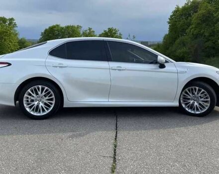 Тойота Камри 2020 в Киеве на Automoto.ua Белый Тойота Камри, объемом двигателя 2.5 л и пробегом 45 тыс. км за 18000 $, фото 5 на Automoto.ua