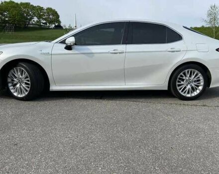 Тойота Камри 2020 в Киеве на Automoto.ua Белый Тойота Камри, объемом двигателя 2.5 л и пробегом 45 тыс. км за 18000 $, фото 1 на Automoto.ua