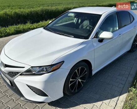 Белый Тойота Камри, объемом двигателя 2.49 л и пробегом 115 тыс. км за 21000 $, фото 2 на Automoto.ua