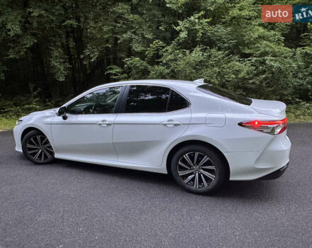 Білий Тойота Камрі, об'ємом двигуна 2.49 л та пробігом 82 тис. км за 27250 $, фото 2 на Automoto.ua