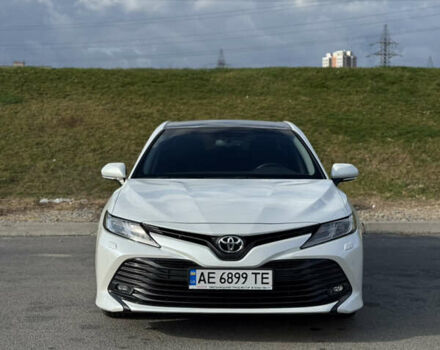Тойота Камри 2020 в Днепре (Днепропетровске) на Automoto.ua Белый Тойота Камри, объемом двигателя 2.49 л и пробегом 97 тыс. км за 23499 $, фото 1 на Automoto.ua