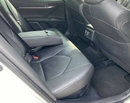 Тойота Камри 2020 в Киеве на Automoto.ua Белый Тойота Камри, объемом двигателя 2.5 л и пробегом 45 тыс. км за 18000 $, фото 9 на Automoto.ua