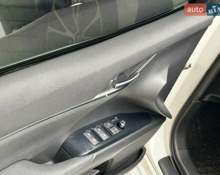 Белый Тойота Камри, объемом двигателя 2.49 л и пробегом 80 тыс. км за 29999 $, фото 78 на Automoto.ua