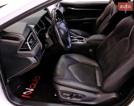 Тойота Камри 2021 в Одессе на Automoto.ua Белый Тойота Камри, объемом двигателя 2.5 л и пробегом 46 тыс. км за 29900 $, фото 34 на Automoto.ua