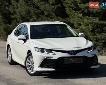 Белый Тойота Камри, объемом двигателя 2.5 л и пробегом 113 тыс. км за 29900 $, фото 1 на Automoto.ua