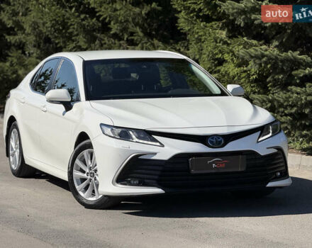 Белый Тойота Камри, объемом двигателя 2.5 л и пробегом 113 тыс. км за 29900 $, фото 2 на Automoto.ua