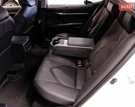 Тойота Камри 2021 в Одессе на Automoto.ua Белый Тойота Камри, объемом двигателя 2.5 л и пробегом 46 тыс. км за 29900 $, фото 39 на Automoto.ua