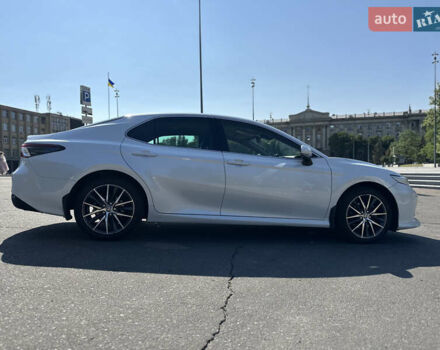 Тойота Камри 2021 в Николаеве на Automoto.ua Белый Тойота Камри, объемом двигателя 2.49 л и пробегом 107 тыс. км за 29999 $, фото 15 на Automoto.ua