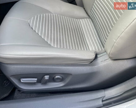 Белый Тойота Камри, объемом двигателя 2.49 л и пробегом 114 тыс. км за 23500 $, фото 35 на Automoto.ua