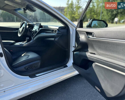 Тойота Камри 2021 в Николаеве на Automoto.ua Белый Тойота Камри, объемом двигателя 2.49 л и пробегом 107 тыс. км за 29999 $, фото 28 на Automoto.ua