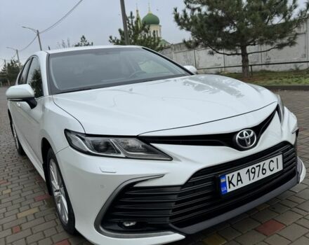 Белый Тойота Камри, объемом двигателя 2.5 л и пробегом 204 тыс. км за 21500 $, фото 1 на Automoto.ua