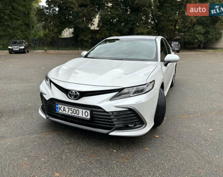 Белый Тойота Камри, объемом двигателя 2.49 л и пробегом 186 тыс. км за 24500 $, фото 2 на Automoto.ua