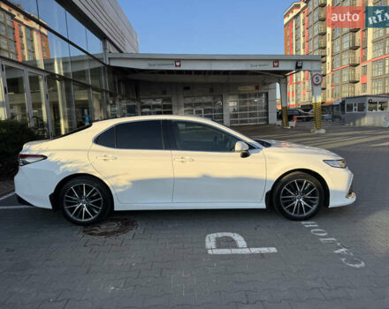 Белый Тойота Камри, объемом двигателя 2.49 л и пробегом 95 тыс. км за 32000 $, фото 2 на Automoto.ua