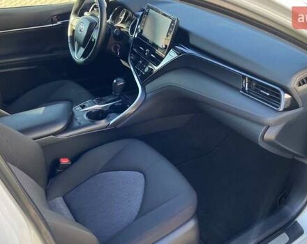 Белый Тойота Камри, объемом двигателя 2.49 л и пробегом 19 тыс. км за 29500 $, фото 5 на Automoto.ua