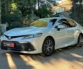 Тойота Камрі 2022 у Києві на Automoto.ua Білий Тойота Камрі, об'ємом двигуна 2.5 л та пробігом 51 тис. км за 39590 $, фото 1 на Automoto.ua