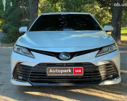 Тойота Камрі 2022 у Києві на Automoto.ua Білий Тойота Камрі, об'ємом двигуна 2.5 л та пробігом 51 тис. км за 39590 $, фото 2 на Automoto.ua