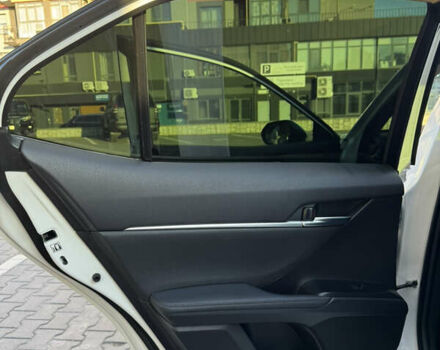 Белый Тойота Камри, объемом двигателя 2.49 л и пробегом 95 тыс. км за 32000 $, фото 13 на Automoto.ua