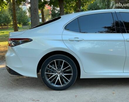 Тойота Камрі 2022 у Києві на Automoto.ua Білий Тойота Камрі, об'ємом двигуна 2.5 л та пробігом 51 тис. км за 39590 $, фото 7 на Automoto.ua
