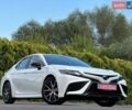 Белый Тойота Камри, объемом двигателя 2.5 л и пробегом 70 тыс. км за 23850 $, фото 1 на Automoto.ua