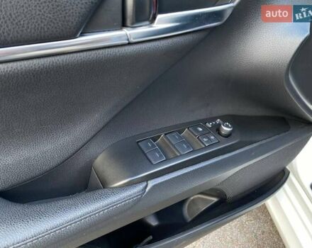 Белый Тойота Камри, объемом двигателя 2.49 л и пробегом 60 тыс. км за 35400 $, фото 8 на Automoto.ua