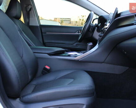 Белый Тойота Камри, объемом двигателя 2.49 л и пробегом 23 тыс. км за 39500 $, фото 4 на Automoto.ua