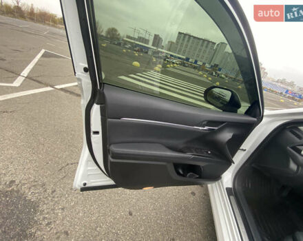 Белый Тойота Камри, объемом двигателя 2.49 л и пробегом 29 тыс. км за 31500 $, фото 15 на Automoto.ua