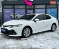 Белый Тойота Камри, объемом двигателя 2.49 л и пробегом 63 тыс. км за 34900 $, фото 1 на Automoto.ua