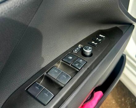 Білий Тойота Камрі, об'ємом двигуна 2.5 л та пробігом 30 тис. км за 40700 $, фото 5 на Automoto.ua