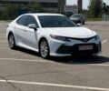 Білий Тойота Камрі, об'ємом двигуна 2.5 л та пробігом 117 тис. км за 18500 $, фото 1 на Automoto.ua