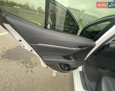 Белый Тойота Камри, объемом двигателя 2.49 л и пробегом 29 тыс. км за 31500 $, фото 16 на Automoto.ua