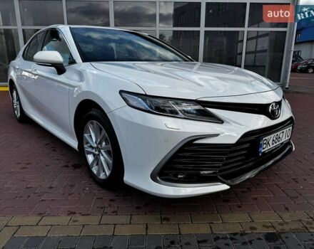 Білий Тойота Камрі, об'ємом двигуна 2.49 л та пробігом 6 тис. км за 31500 $, фото 1 на Automoto.ua