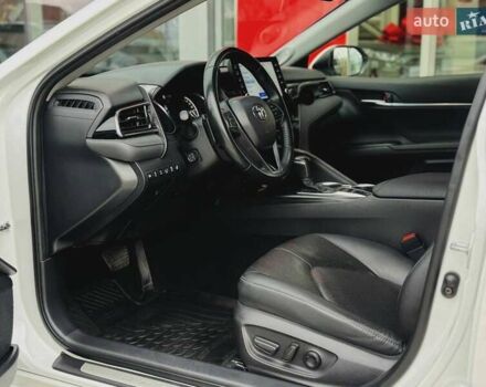 Білий Тойота Камрі, об'ємом двигуна 2.49 л та пробігом 54 тис. км за 38516 $, фото 11 на Automoto.ua