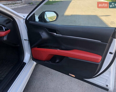 Білий Тойота Камрі, об'ємом двигуна 2.5 л та пробігом 2 тис. км за 44000 $, фото 17 на Automoto.ua