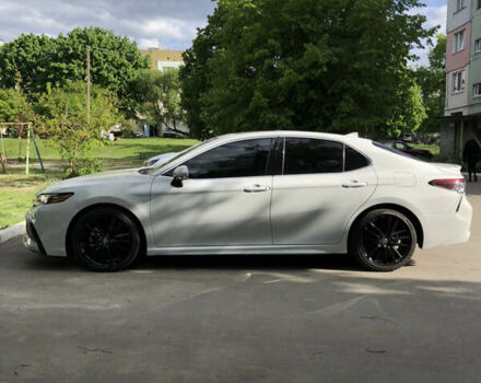 Білий Тойота Камрі, об'ємом двигуна 2.5 л та пробігом 2 тис. км за 44000 $, фото 1 на Automoto.ua