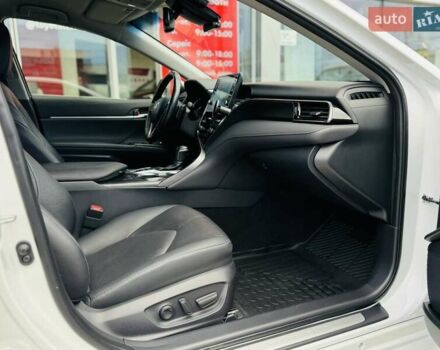 Білий Тойота Камрі, об'ємом двигуна 2.49 л та пробігом 54 тис. км за 38516 $, фото 5 на Automoto.ua