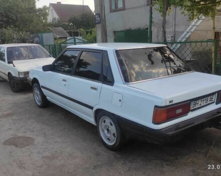 Белый Тойота Камри, объемом двигателя 1.8 л и пробегом 300 тыс. км за 1000 $, фото 1 на Automoto.ua