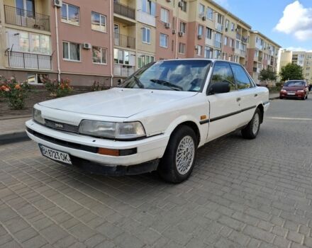 Белый Тойота Камри, объемом двигателя 2 л и пробегом 315 тыс. км за 1100 $, фото 1 на Automoto.ua