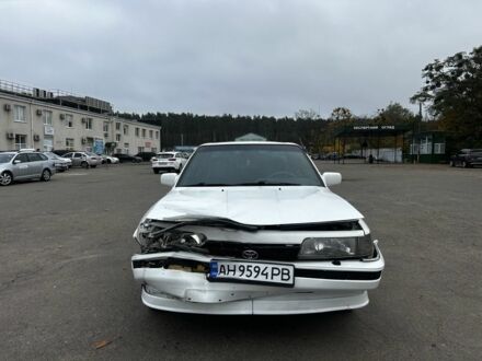 Белый Тойота Камри, объемом двигателя 2 л и пробегом 300 тыс. км за 1100 $, фото 1 на Automoto.ua