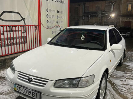 Белый Тойота Камри, объемом двигателя 2.2 л и пробегом 286 тыс. км за 3300 $, фото 1 на Automoto.ua