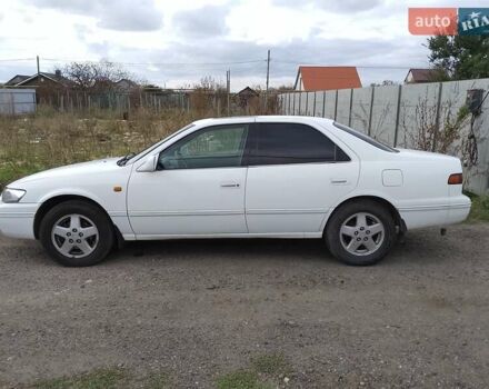 Белый Тойота Камри, объемом двигателя 2.2 л и пробегом 400 тыс. км за 3100 $, фото 1 на Automoto.ua