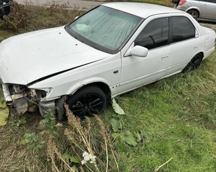 Белый Тойота Камри, объемом двигателя 2.2 л и пробегом 200 тыс. км за 1200 $, фото 1 на Automoto.ua