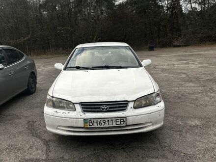 Білий Тойота Камрі, об'ємом двигуна 2.2 л та пробігом 223 тис. км за 3400 $, фото 1 на Automoto.ua