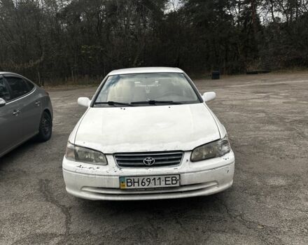 Белый Тойота Камри, объемом двигателя 2.2 л и пробегом 223 тыс. км за 3400 $, фото 1 на Automoto.ua