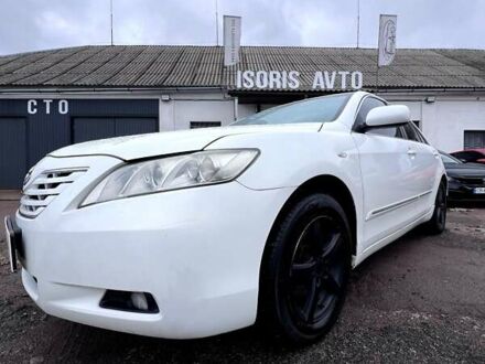 Белый Тойота Камри, объемом двигателя 2.4 л и пробегом 293 тыс. км за 7500 $, фото 1 на Automoto.ua