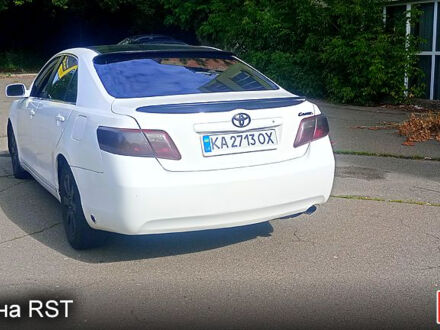 Белый Тойота Камри, объемом двигателя 2.4 л и пробегом 288 тыс. км за 6100 $, фото 1 на Automoto.ua