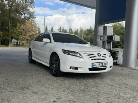 Белый Тойота Камри, объемом двигателя 2.4 л и пробегом 288 тыс. км за 7400 $, фото 1 на Automoto.ua
