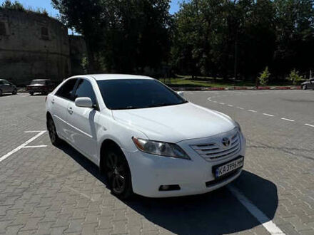 Белый Тойота Камри, объемом двигателя 3.5 л и пробегом 365 тыс. км за 8500 $, фото 1 на Automoto.ua
