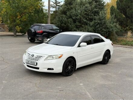 Білий Тойота Камрі, об'ємом двигуна 3.5 л та пробігом 220 тис. км за 9999 $, фото 1 на Automoto.ua