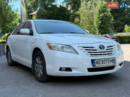 Тойота Камри 2008 в Каменское - Днепродзержинск на Automoto.ua Белый Тойота Камри, объемом двигателя 3.5 л и пробегом 140 тыс. км за 11100 $, фото 1 на Automoto.ua